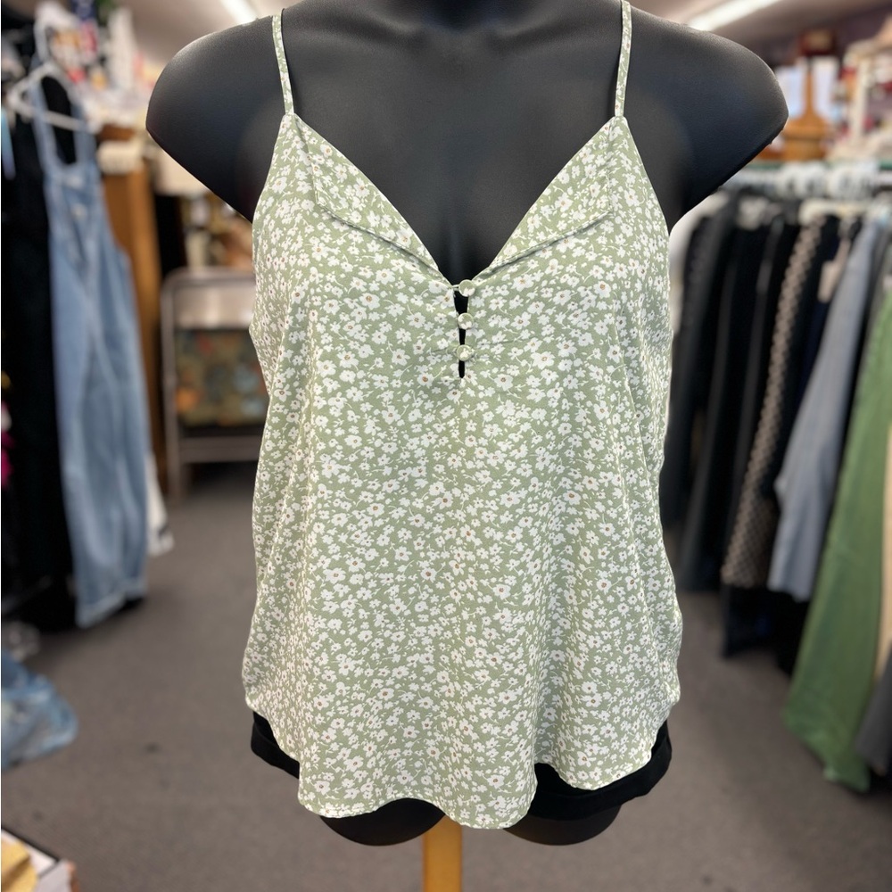 🛍️NEW Mine ladies med green w/white flowers tank top